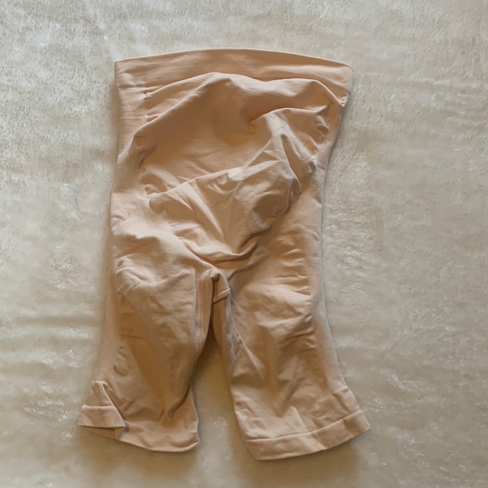 SKIMS Maternity Shape Shorts - S/M